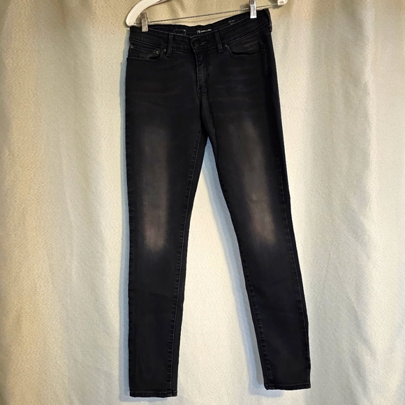 Levi's Skinny Jeans - Picture 1 of 6